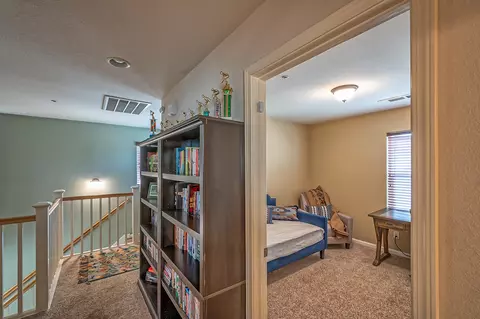 2055 Vienna Way, Redding, CA 96003 photo 18
