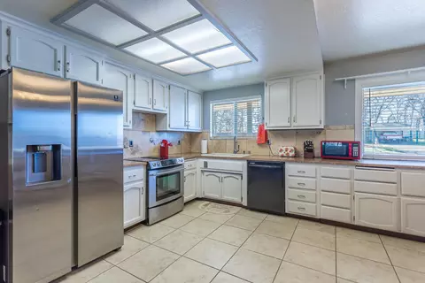 20348 Gibson Ct, Redding, CA 96002 photo 10