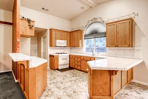 5938 Beaumont Ct, Redding, CA 96003 photo 6