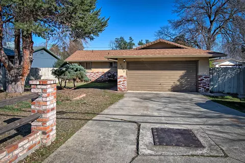 4597 Cedars Rd, Redding, CA 96001 photo 2