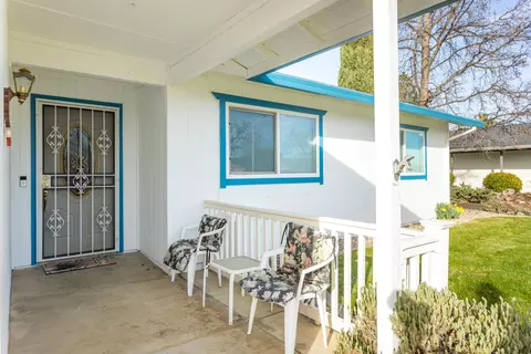 146 Woodhill Dr, Redding, CA 96003 photo 4