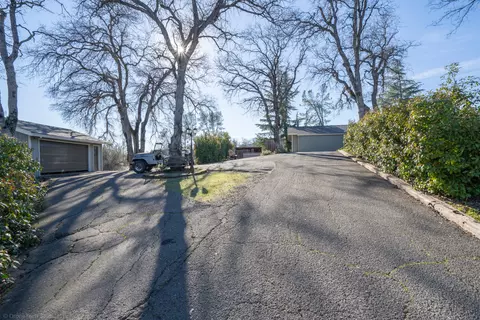 15981 Frontiersman Dr, Redding, CA 96001 photo 2