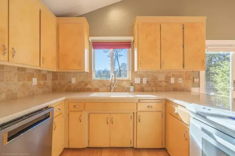 15981 Frontiersman Dr, Redding, CA 96001 photo 18
