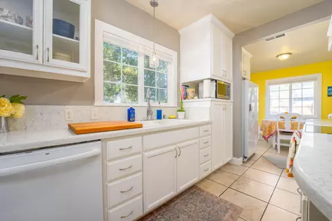 3231 Middleton Ln, Redding, CA 96002 photo 11