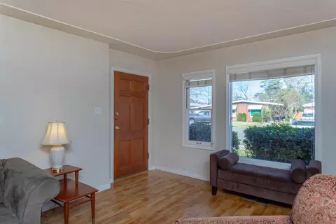 935 Gold St, Redding, CA 96001 photo 2