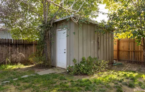 935 Gold St, Redding, CA 96001 photo 20