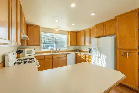 565 Springer Dr, Redding, CA 96003 photo 4