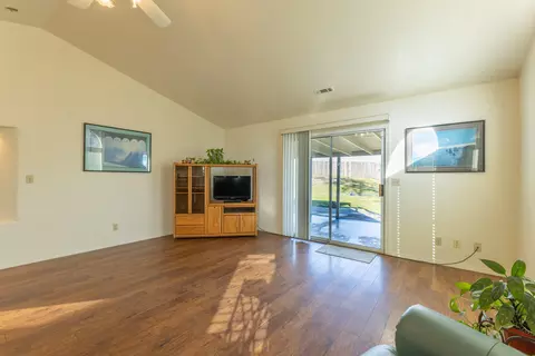 565 Springer Dr, Redding, CA 96003 photo 7