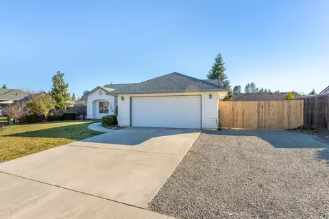 2661 Brooch Ct, Redding, CA 96001 photo 2