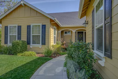 1105 Colorado Ct, Redding, CA 96003 photo 2
