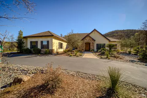 9805 Brickwood Dr, Redding, CA 96001 photo 2
