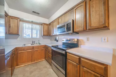 1884 Del Mar Ave, Redding, CA 96003 photo 5