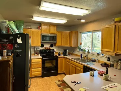 21706 Joy Ln, Redding, CA 96003 photo 12
