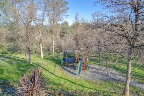 1866 Trailwood Ct, Redding, CA 96003 photo 31