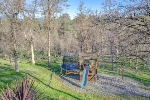 1866 Trailwood Ct, Redding, CA 96003 photo 32