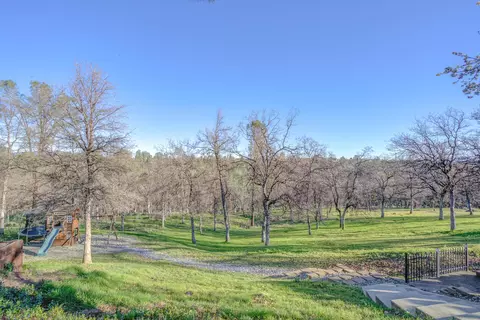 1866 Trailwood Ct, Redding, CA 96003 photo 36