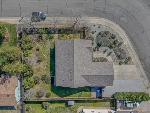 833 Fountain Cir, Redding, CA 96003 photo 4