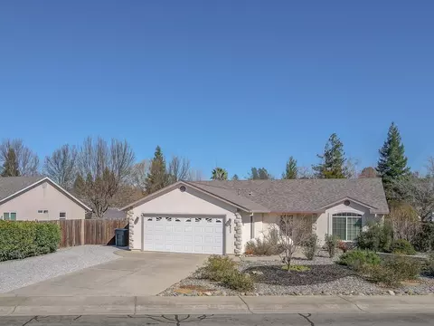 833 Fountain Cir, Redding, CA 96003 photo 1