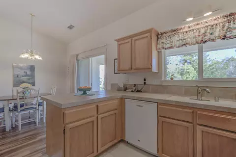 833 Fountain Cir, Redding, CA 96003 photo 11