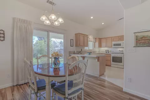 833 Fountain Cir, Redding, CA 96003 photo 7