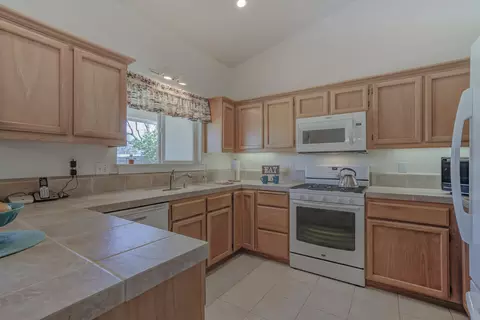 833 Fountain Cir, Redding, CA 96003 photo 9