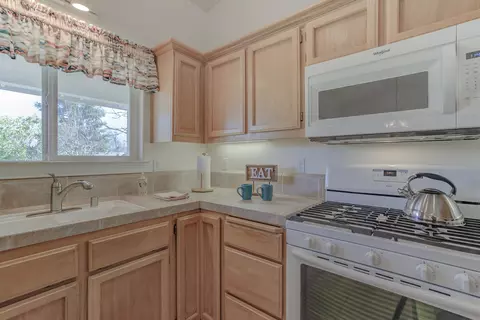 833 Fountain Cir, Redding, CA 96003 photo 10