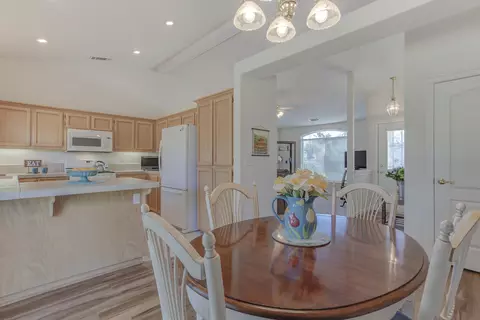 833 Fountain Cir, Redding, CA 96003 photo 8
