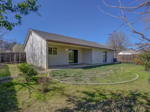 833 Fountain Cir, Redding, CA 96003 photo 25