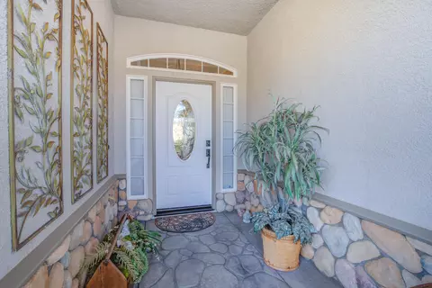 6108 Beaumont Dr, Redding, CA 96003 photo 3