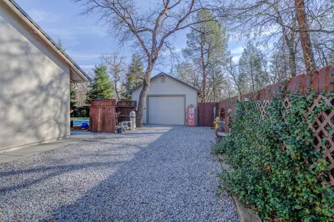 6108 Beaumont Dr, Redding, CA 96003 photo 5