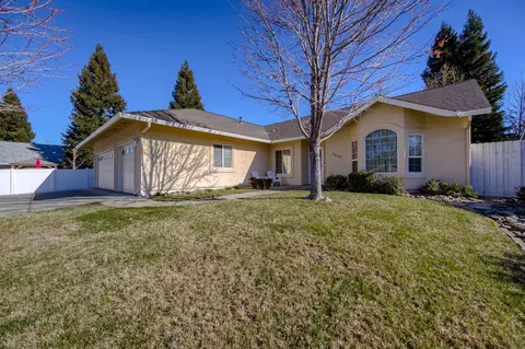 3429 Meridian Dr, Redding, CA 96002 photo 2