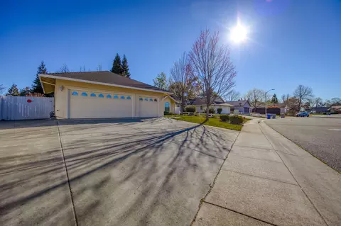 3429 Meridian Dr, Redding, CA 96002 photo 3