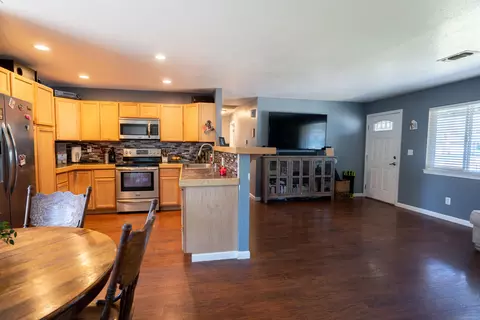 7024 Reflection St, Redding, CA 96001 photo 4