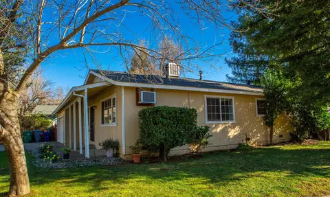 855 Christine Ave, Redding, CA 96003 photo 4