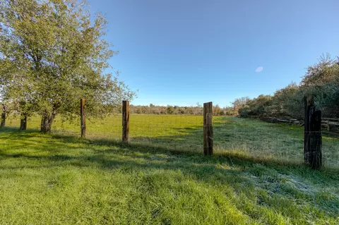 5253 Debbie Ln, Redding, CA 96002 photo 32