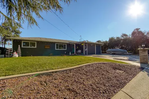 5253 Debbie Ln, Redding, CA 96002 photo 2