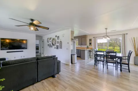 5253 Debbie Ln, Redding, CA 96002 photo 4