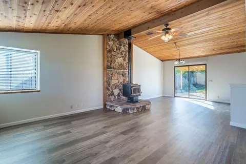 1824 Kildare Dr, Redding, CA 96001 photo 5