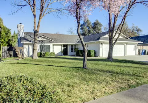 6693 Hemlock St, Redding, CA 96001 photo 2