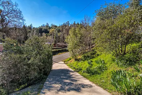 14796 Lamoine Dr, Redding, CA 96003 photo 3