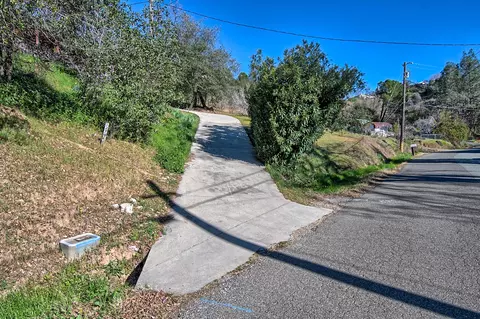 14796 Lamoine Dr, Redding, CA 96003 photo 2