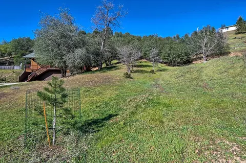 14796 Lamoine Dr, Redding, CA 96003 photo 4