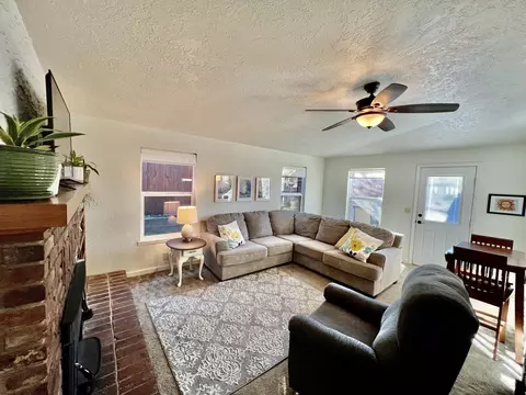 1570 Jay St, Redding, CA 96001 photo 5
