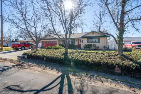 5679 Cascade, Redding, CA 96003 photo 3