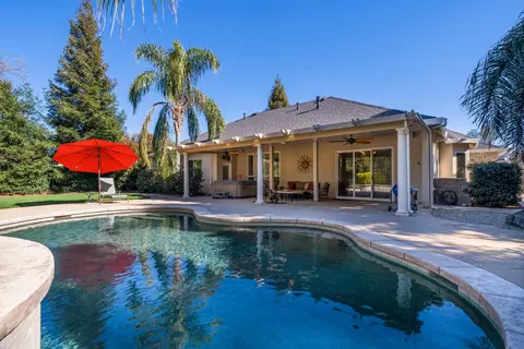 586 Bellagio, Redding, CA 96003 photo 3