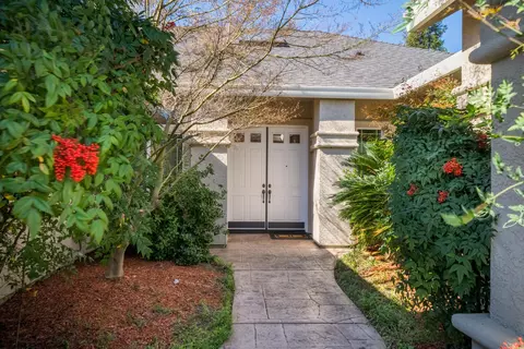 586 Bellagio, Redding, CA 96003 photo 2