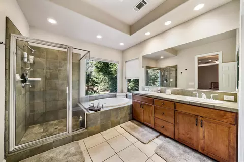 586 Bellagio, Redding, CA 96003 photo 13