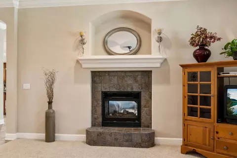 586 Bellagio, Redding, CA 96003 photo 6