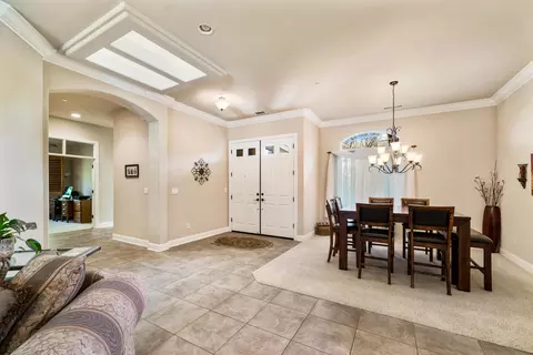 586 Bellagio, Redding, CA 96003 photo 4