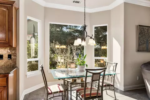 586 Bellagio, Redding, CA 96003 photo 9